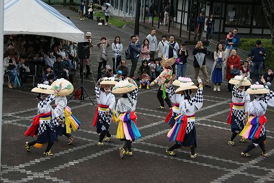 賑わった春まつりの様子